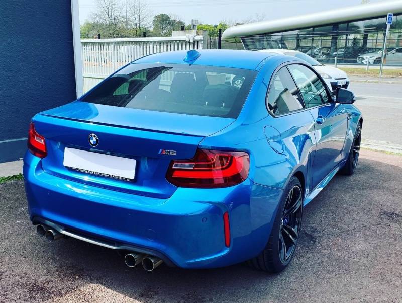 Nettoyage intégral voiture de sport BMW M2 à Bordeaux